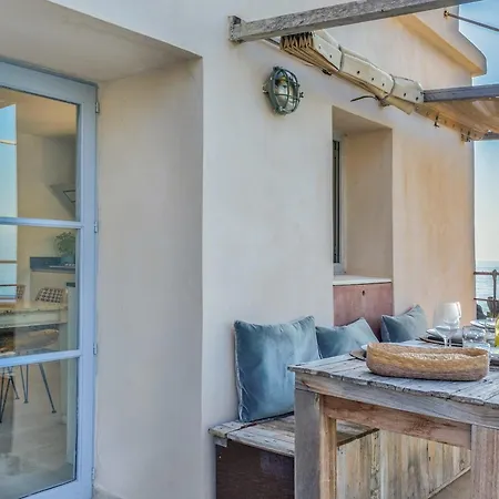 Maison De Pecheur Dans Le Cap Corse