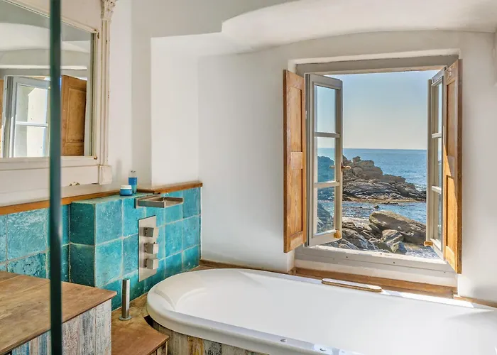 Maison De Pecheur Dans Le Cap Corse *