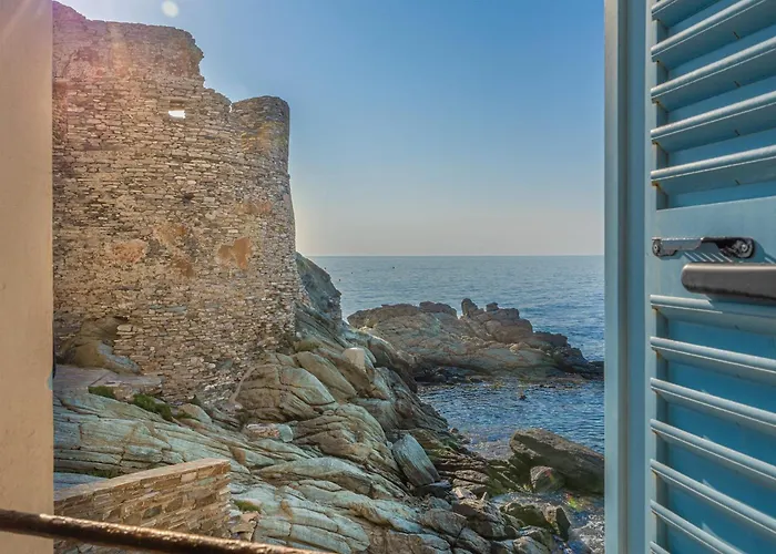 Maison De Pecheur Dans Le Cap Corse
