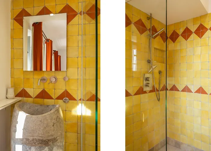 Maison De Pecheur Dans Le Cap Corse *