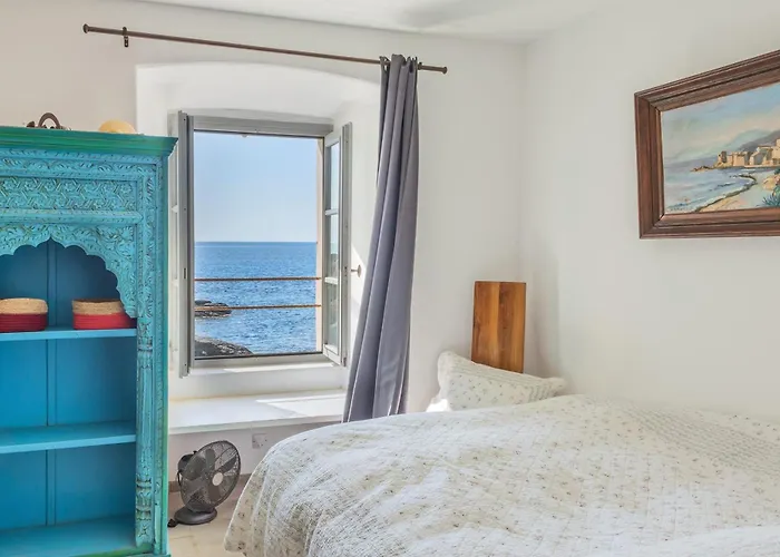 Maison De Pecheur Dans Le Cap Corse