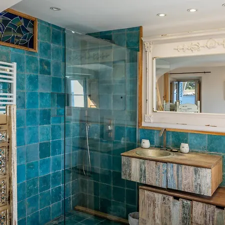 Maison De Pecheur Dans Le Cap Corse *