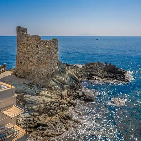 Maison De Pecheur Dans Le Cap Corse