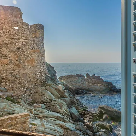 Maison De Pecheur Dans Le Cap Corse
