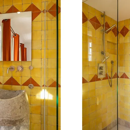 Maison De Pecheur Dans Le Cap Corse *