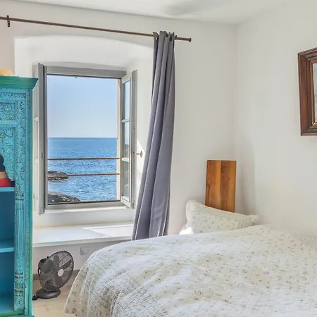 Maison De Pecheur Dans Le Cap Corse