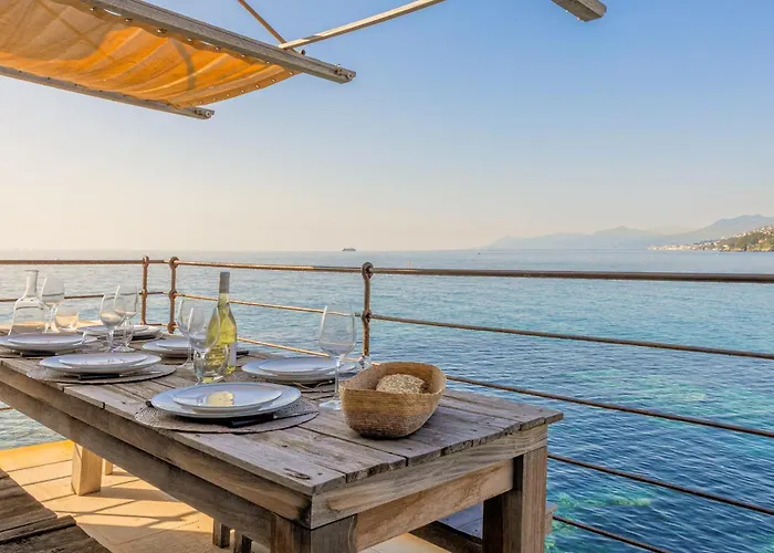 Maison De Pecheur Dans Le Cap Corse *