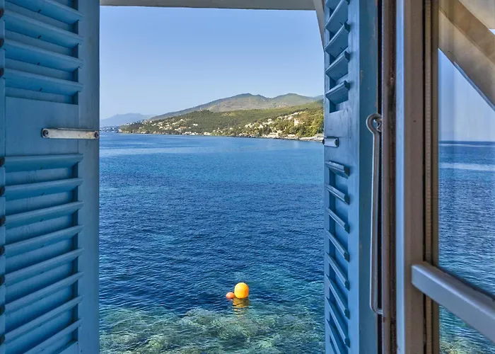 Maison De Pecheur Dans Le Cap Corse * Erbalunga (Corsica)